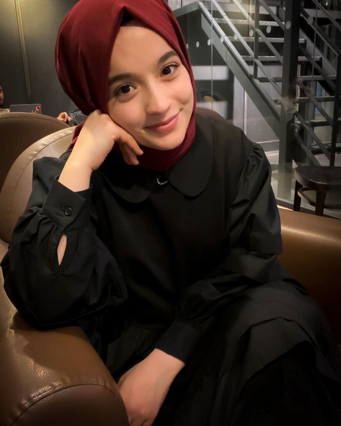 Akse Duruşu Güçlü Kadın Escort Gamze